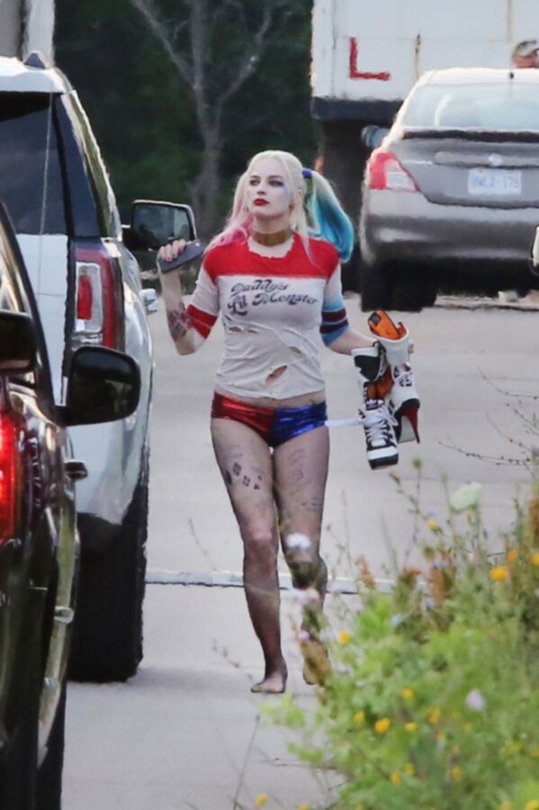 Free porn pics of Margot Robbie on set of Suicide Squad 7 of 14 pics