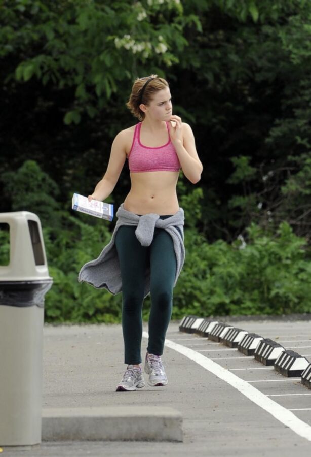 Free porn pics of Emma Watson jogging 13 of 18 pics