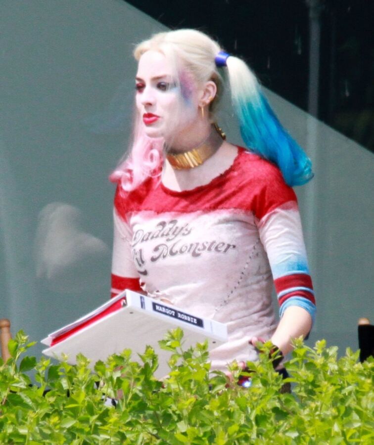 Free porn pics of Margot Robbie on set of Suicide Squad 5 of 14 pics