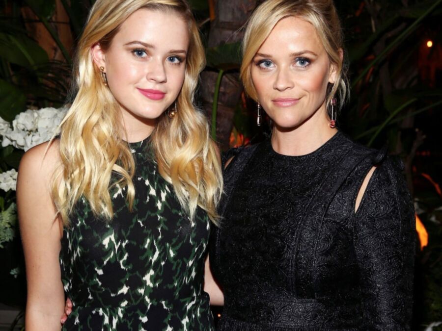 Free porn pics of Reese Witherspoon with daughter Ava 20 of 46 pics