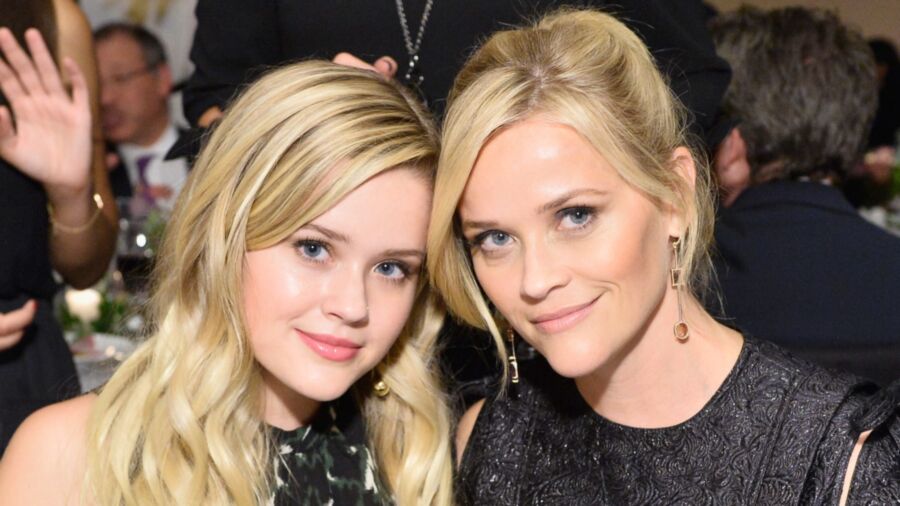 Free porn pics of Reese Witherspoon with daughter Ava 5 of 46 pics
