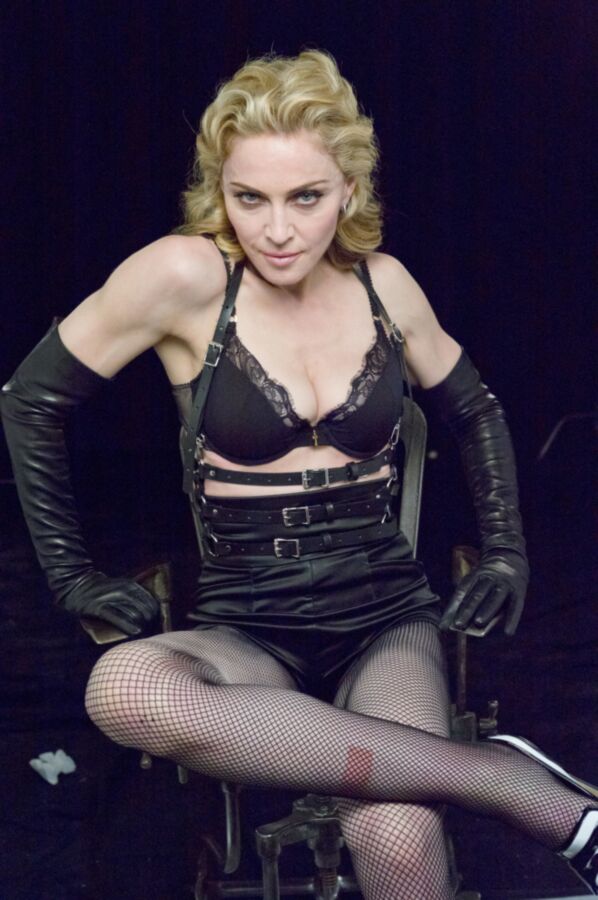 Free porn pics of Madonna heiß und geil 8 of 61 pics