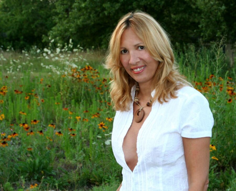 Free porn pics of Mature - Linda two - NN - blonde down blouse in field 2 of 4 pics