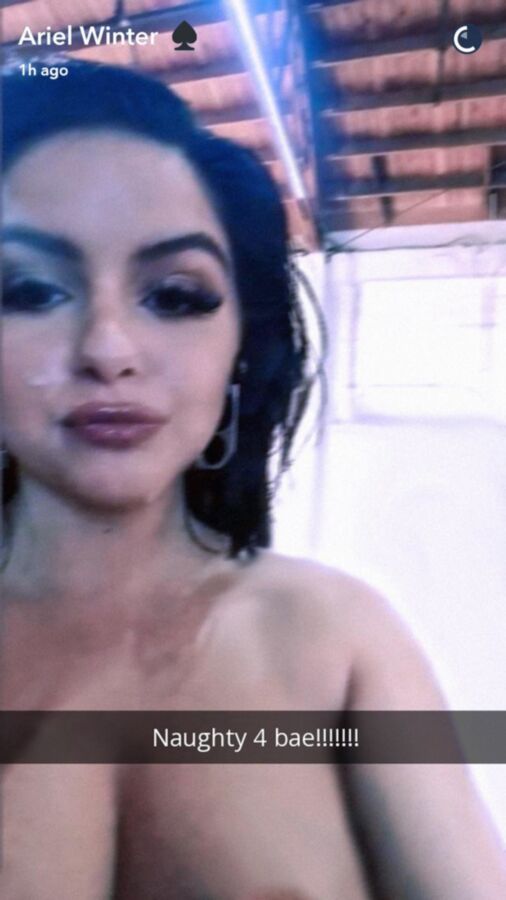 Free porn pics of Ariel Winter - fappening sex vid, nip slip - VIDS IN DESCRIPTION 9 of 10 pics