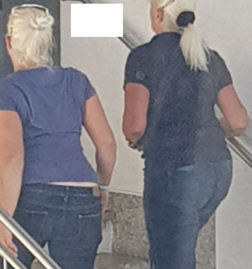 Free porn pics of Mother and Daughter neighbours/ Mutter und Tochter Nachbarin 3 of 4 pics