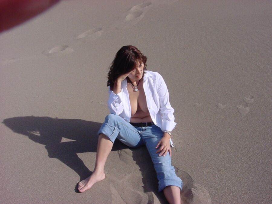 Free porn pics of Mature - Korea Wife - NN - flashes at beach 1 of 8 pics