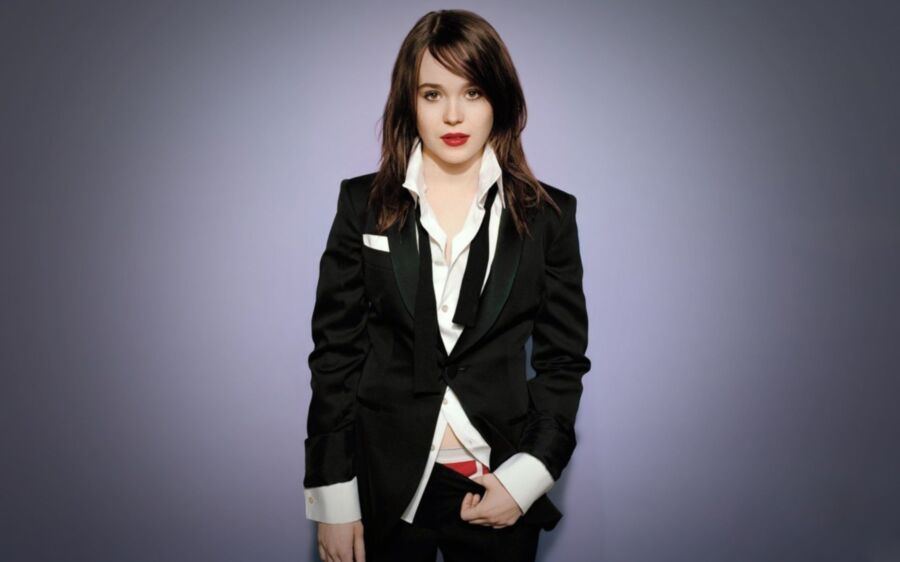 Free porn pics of Dyke Celeb Ellen Page 13 of 42 pics