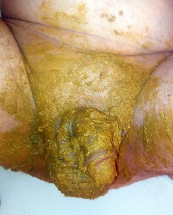 Free porn pics of CD Shower scat smear wash 16 of 37 pics