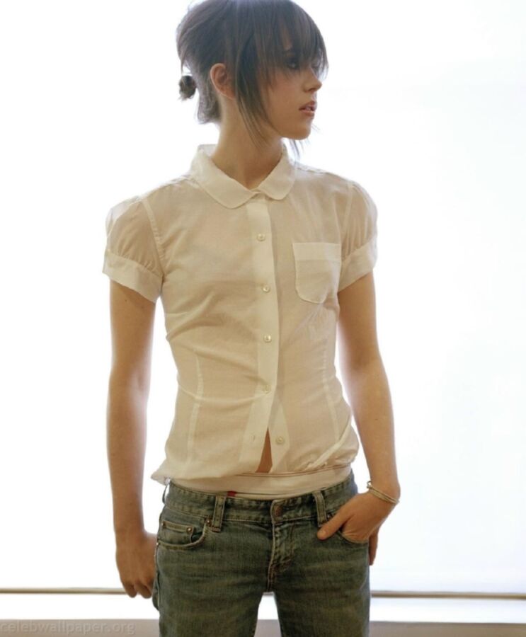 Free porn pics of Dyke Celeb Ellen Page 15 of 42 pics