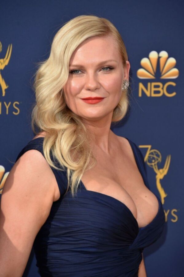 Free porn pics of Kirsten Dunst - huge tits at the Emmys 8 of 17 pics
