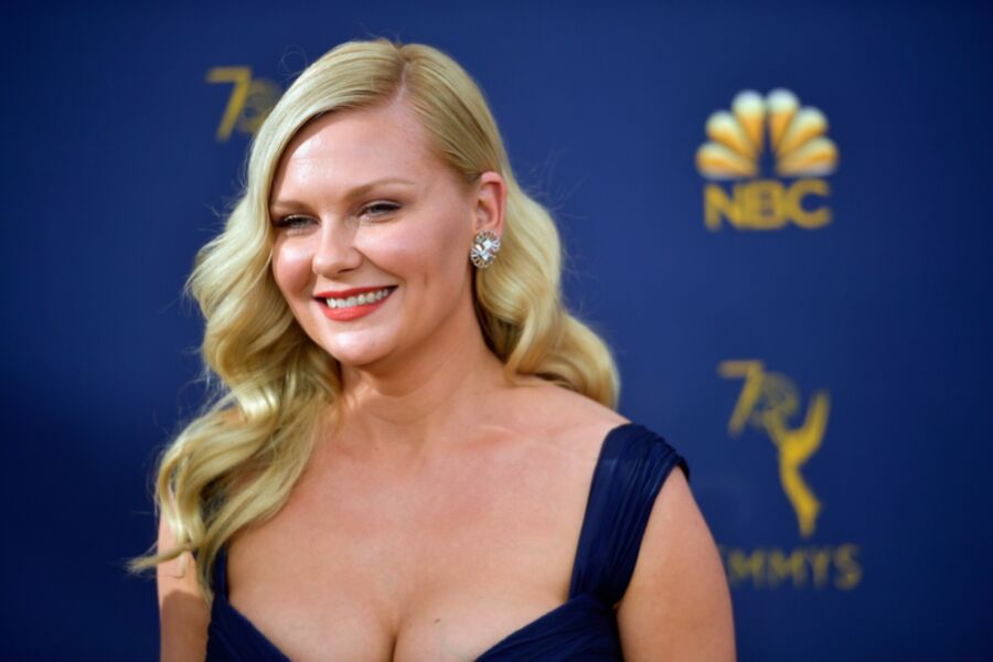 Free porn pics of Kirsten Dunst - huge tits at the Emmys 9 of 17 pics