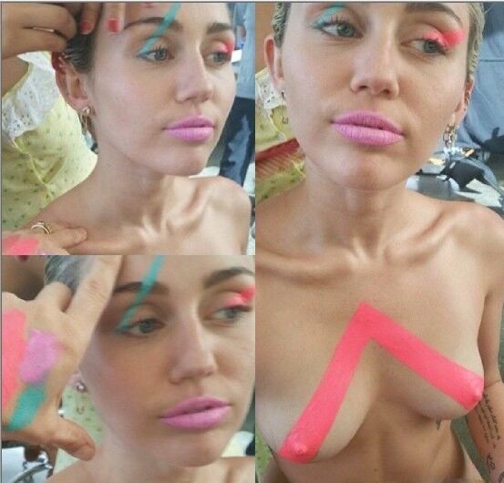 Free porn pics of Miley Cyrus personal pics 17 of 71 pics