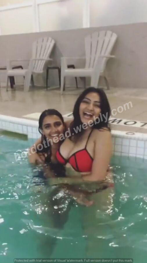 Free porn pics of Sexy Indian Girls 6 of 7 pics