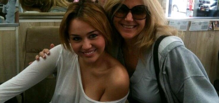 Free porn pics of Miley Cyrus personal pics 21 of 71 pics