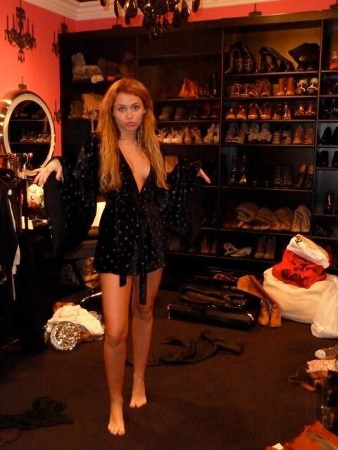 Free porn pics of Miley Cyrus personal pics 18 of 71 pics