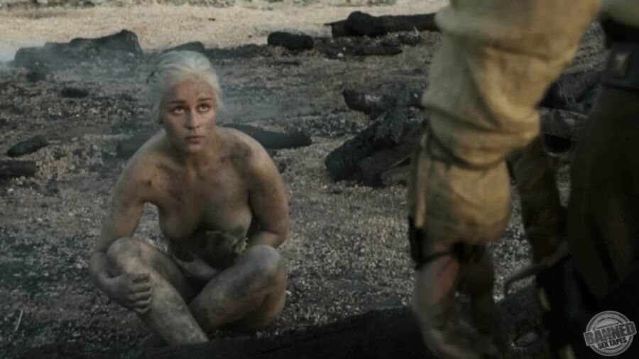 Free porn pics of Emilia Clarke Game of Thrones  12 of 17 pics