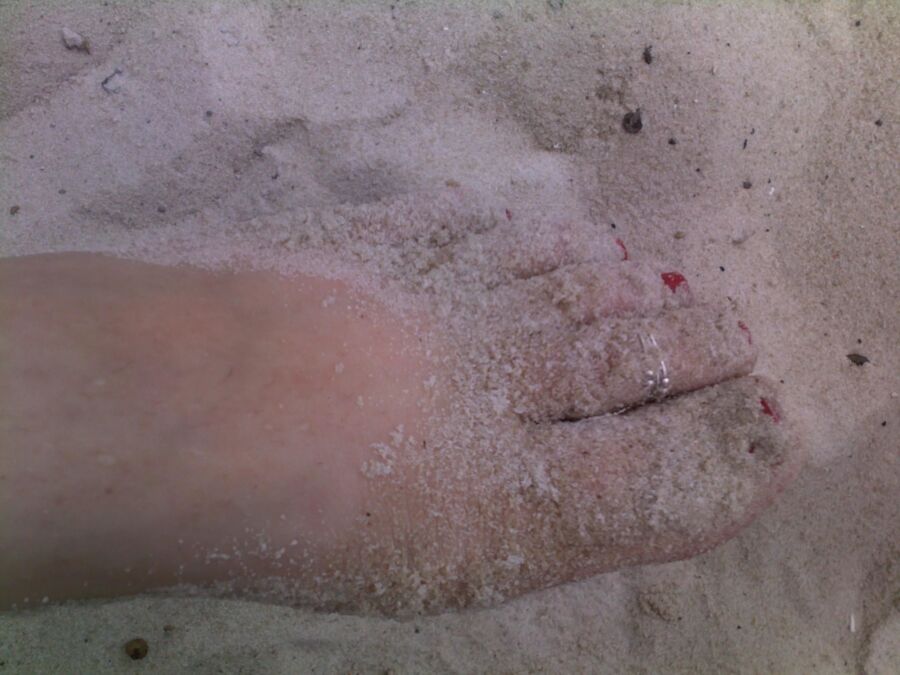 Free porn pics of Brittanys hot feet in the sand! 2 of 2 pics