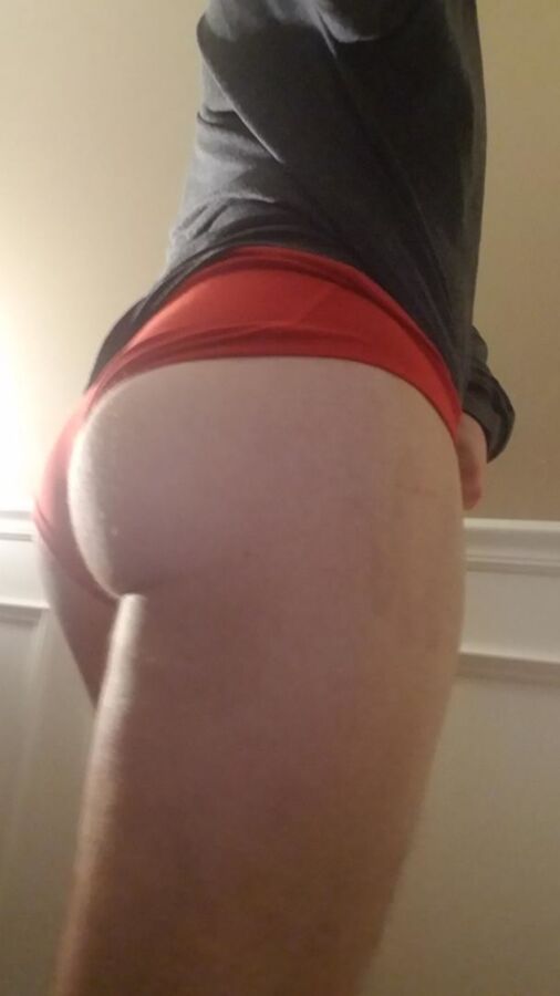 Free porn pics of my butt i red 8 of 15 pics