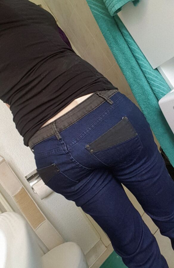 Free porn pics of En jeans mes fesses 1 of 4 pics