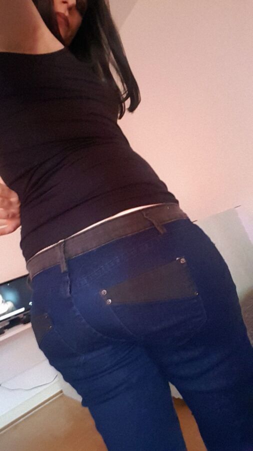 Free porn pics of En jeans mes fesses 3 of 4 pics