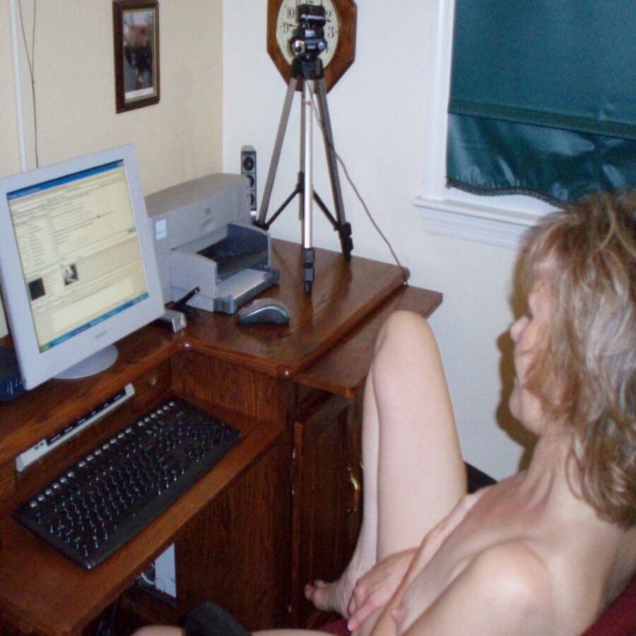 Free porn pics of Virtual Sex at The Computer 8 of 20 pics