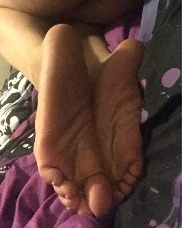 Free porn pics of Flat footed Queen 6 of 303 pics