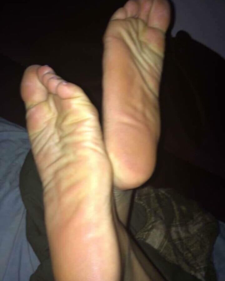 Free porn pics of Flat footed Queen 18 of 303 pics