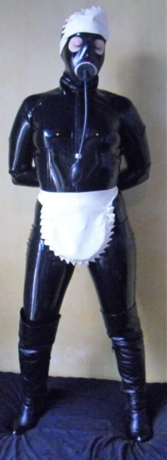 Free porn pics of Rubber maid in full latex 1 of 13 pics