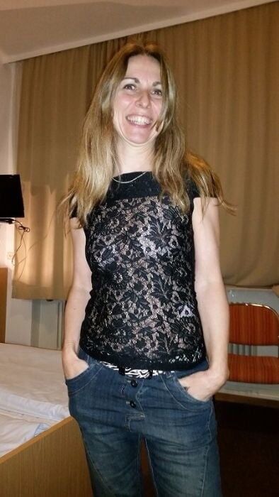 Free porn pics of Beautiful Blonde MILF Showing Off 1 of 15 pics