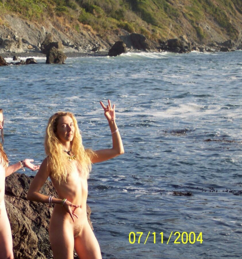Free porn pics of Naked hippy 2 of 5 pics