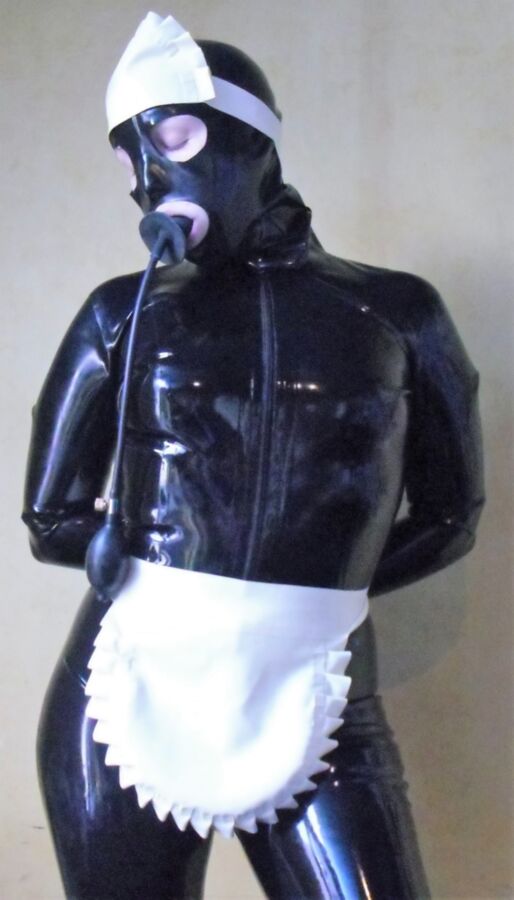 Free porn pics of Rubber maid in full latex 2 of 13 pics