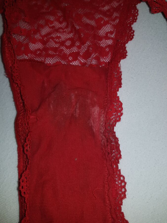 Free porn pics of getragenes Duft-H�schen/Slip meiner Mutter / lacy red panty from 3 of 13 pics