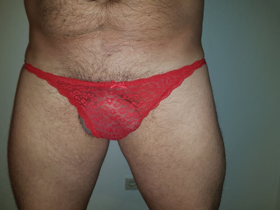 Free porn pics of getragenes Duft-H�schen/Slip meiner Mutter / lacy red panty from 6 of 13 pics