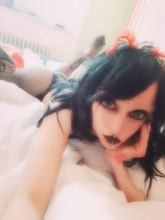 Free porn pics of Doll Face Goth 12 of 13 pics