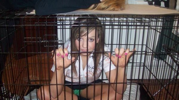 Free porn pics of Caged Chavs for Owners Use - how to treat a woman 2 of 11 pics