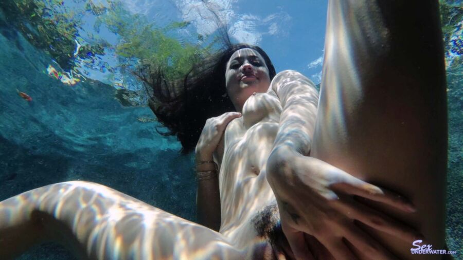 Free porn pics of underwater smut 2 of 221 pics