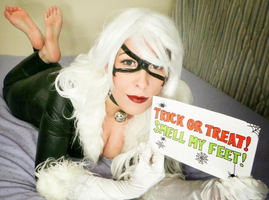 Free porn pics of Contribution - Trick or Treat, Smell my Feet! 12 of 23 pics