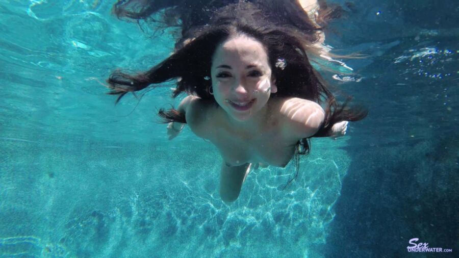 Free porn pics of underwater smut 23 of 221 pics