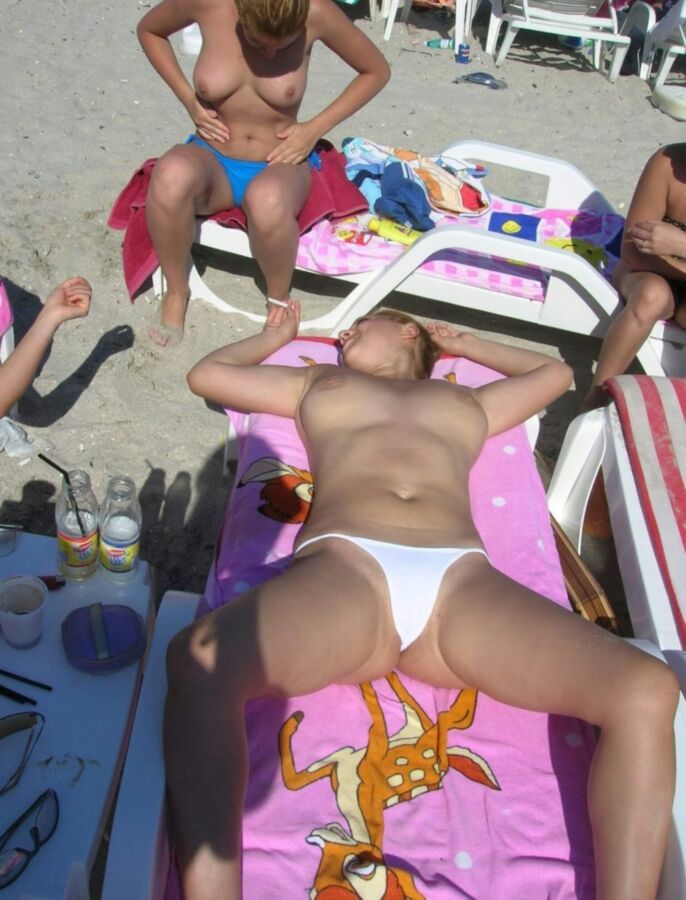 Free porn pics of topless beach babes 22 of 244 pics