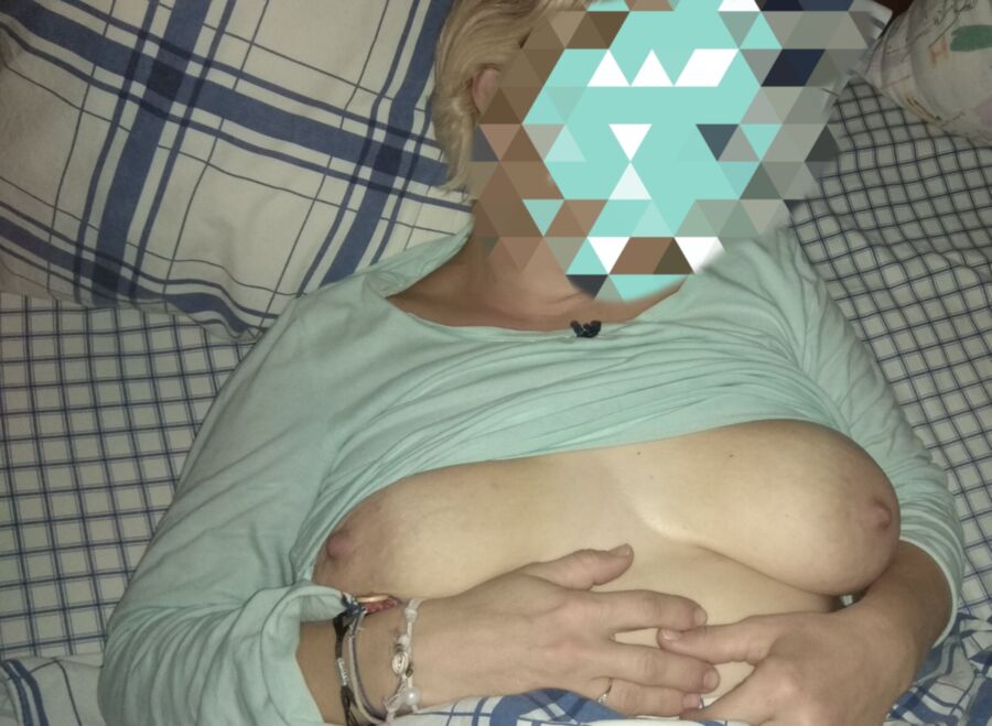 Free porn pics of sleeping mature sis exposed 24 of 64 pics