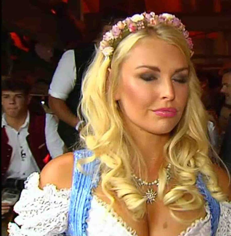 Free porn pics of Fesche Madln im Dirndl zum Hundertfünfundfünfzigst `n 21 of 100 pics