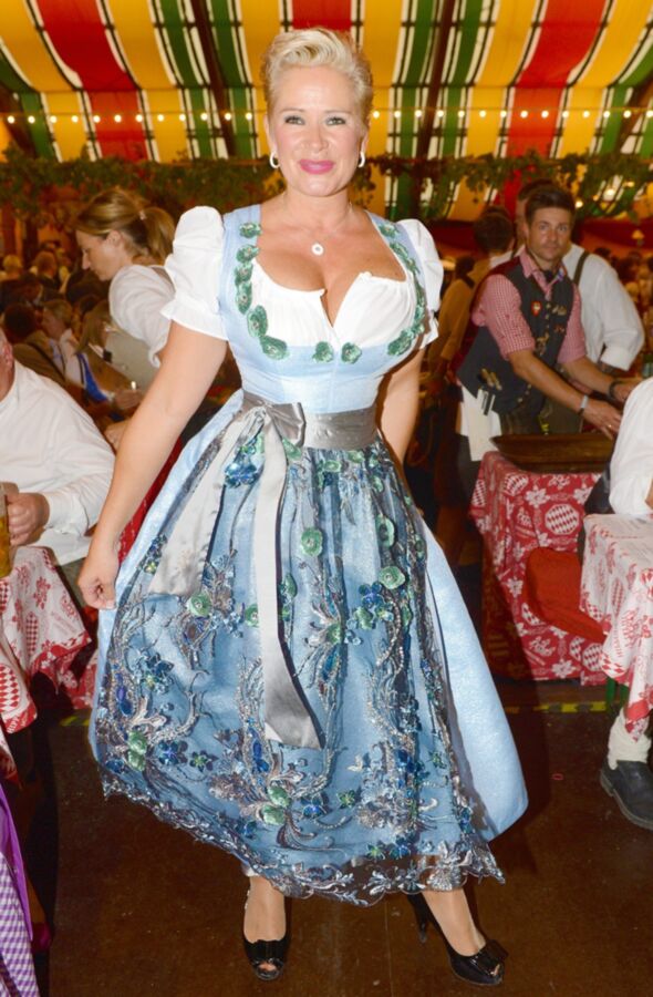 Free porn pics of Fesche Madln im Dirndl zum Hundertfünfundfünfzigst `n 14 of 100 pics