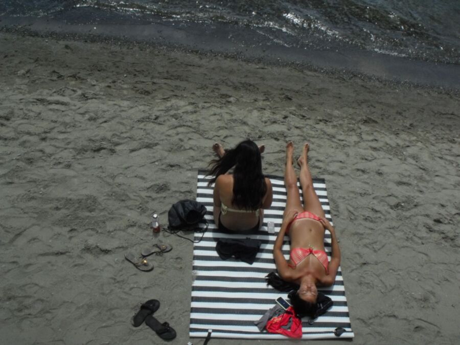 Free porn pics of voyeur beach 7 of 20 pics