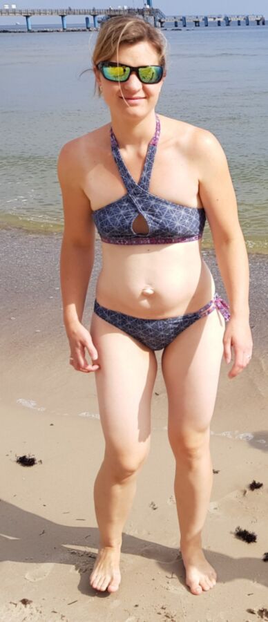 Free porn pics of me bikini and beach 4 of 6 pics