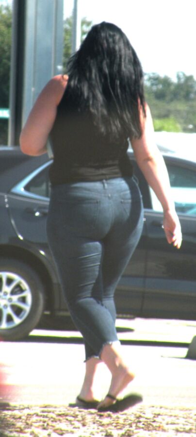 Free porn pics of A super chubby plump ass to be proud of, in TIGHT jeans.  Nice.  5 of 5 pics