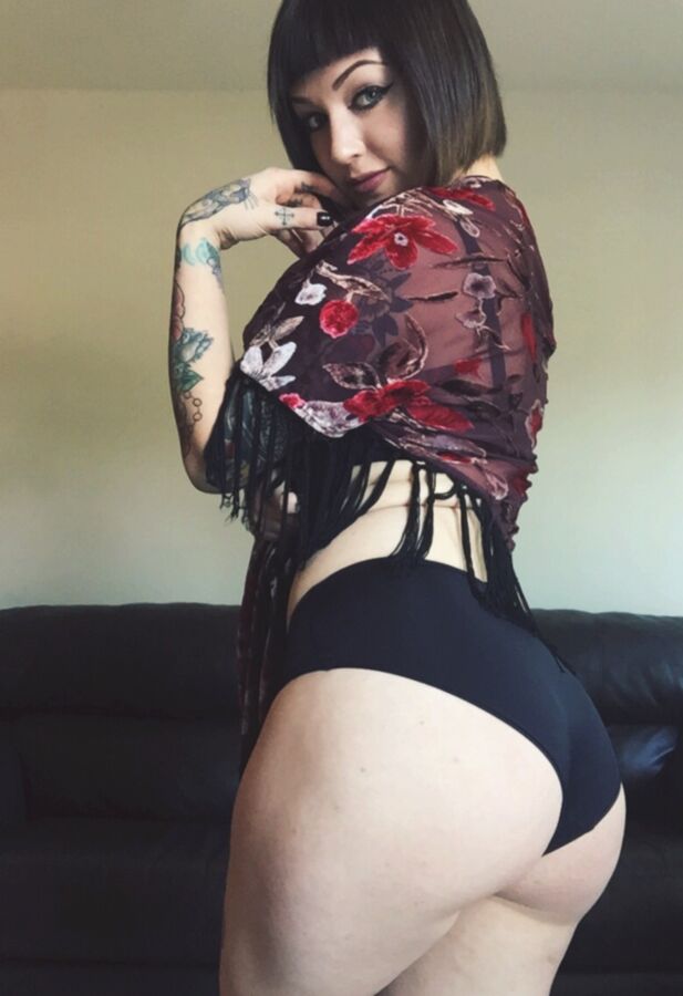 Free porn pics of Amateur Tattooed Latin Alt Girl Emo Goth Big Ass Big Tits Teen 6 of 69 pics