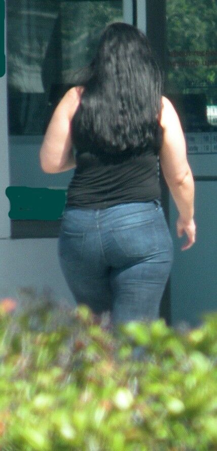 Free porn pics of A super chubby plump ass to be proud of, in TIGHT jeans.  Nice.  3 of 5 pics