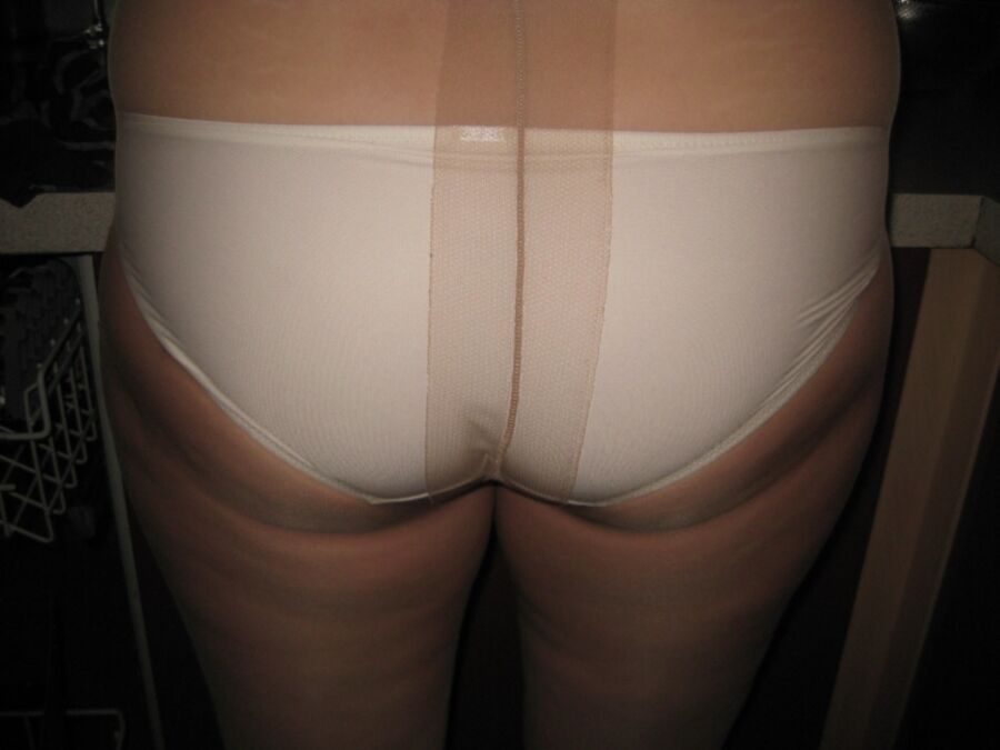 Free porn pics of White knickers and tights with matching bra 8 of 24 pics