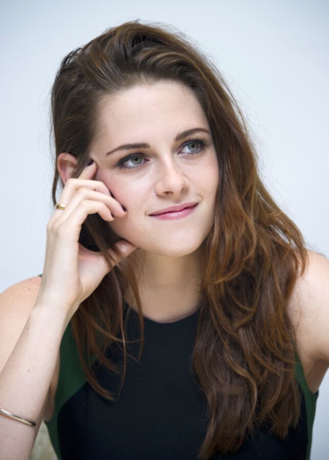 Free porn pics of Kristen Stewart 1 of 80 pics