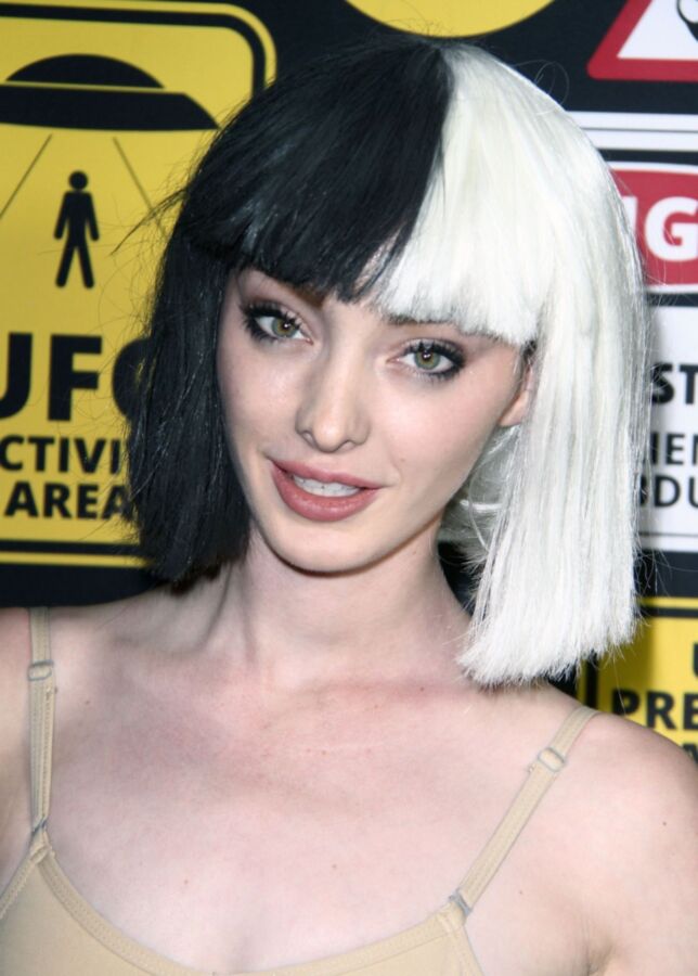 Free porn pics of emma dumont 19 of 243 pics